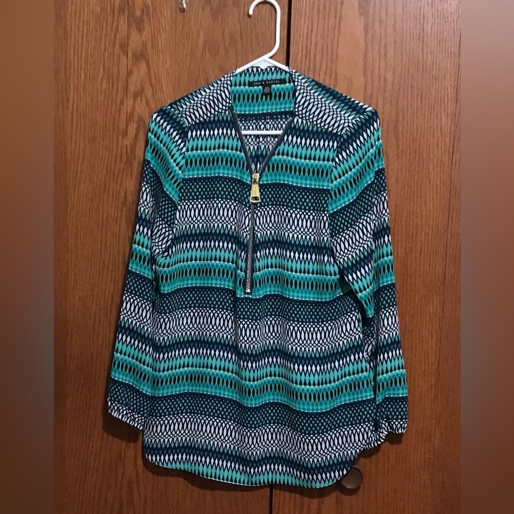 Zac & Rachel Size Medium Teal and Black Zigzag Zip-Front Tunic Top Blouse